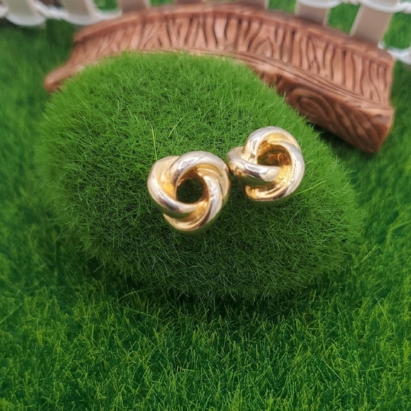 Estate Jewelry - Estate Gold Tone Knot Earrings E1021‎